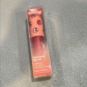 Creme Luscious Lip Oil with Strawberry Design